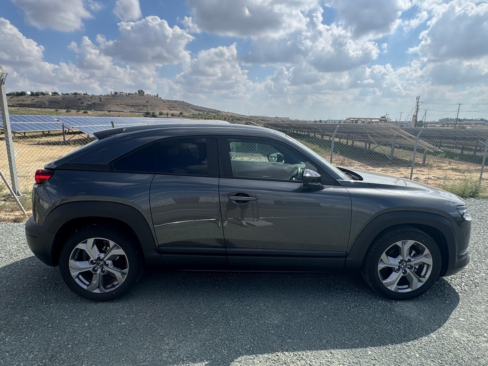 
								Mazda MX-30 full									