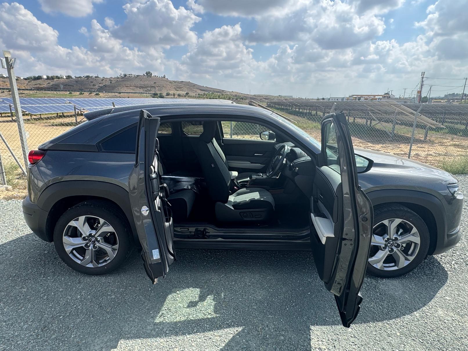 
								Mazda MX-30 full									