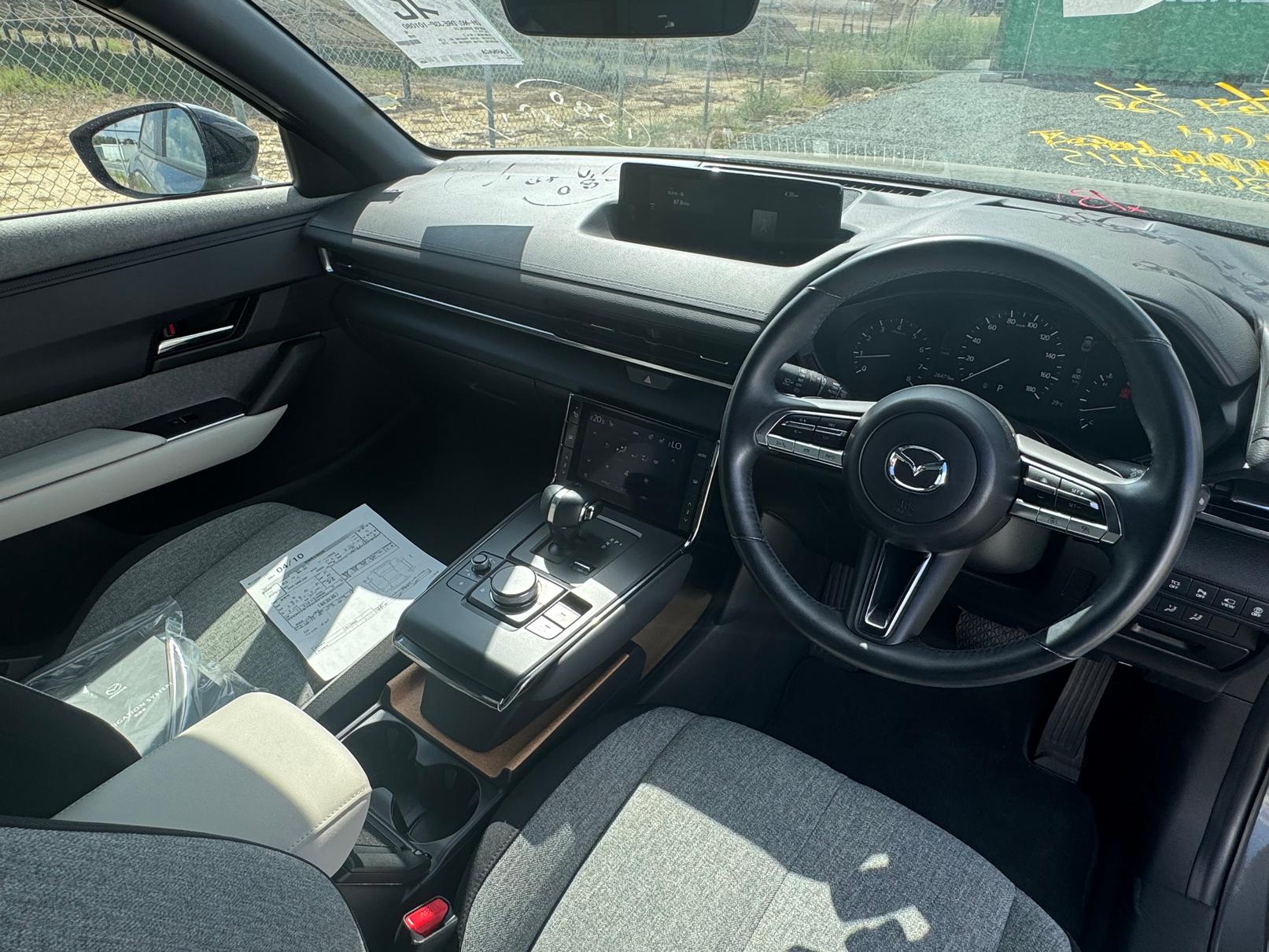 
								Mazda MX-30 full									